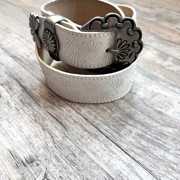 Genuine Leather White Western Belt Size 28 Tooled Pattern Silver Concho Buckle - Picture 5 of 11